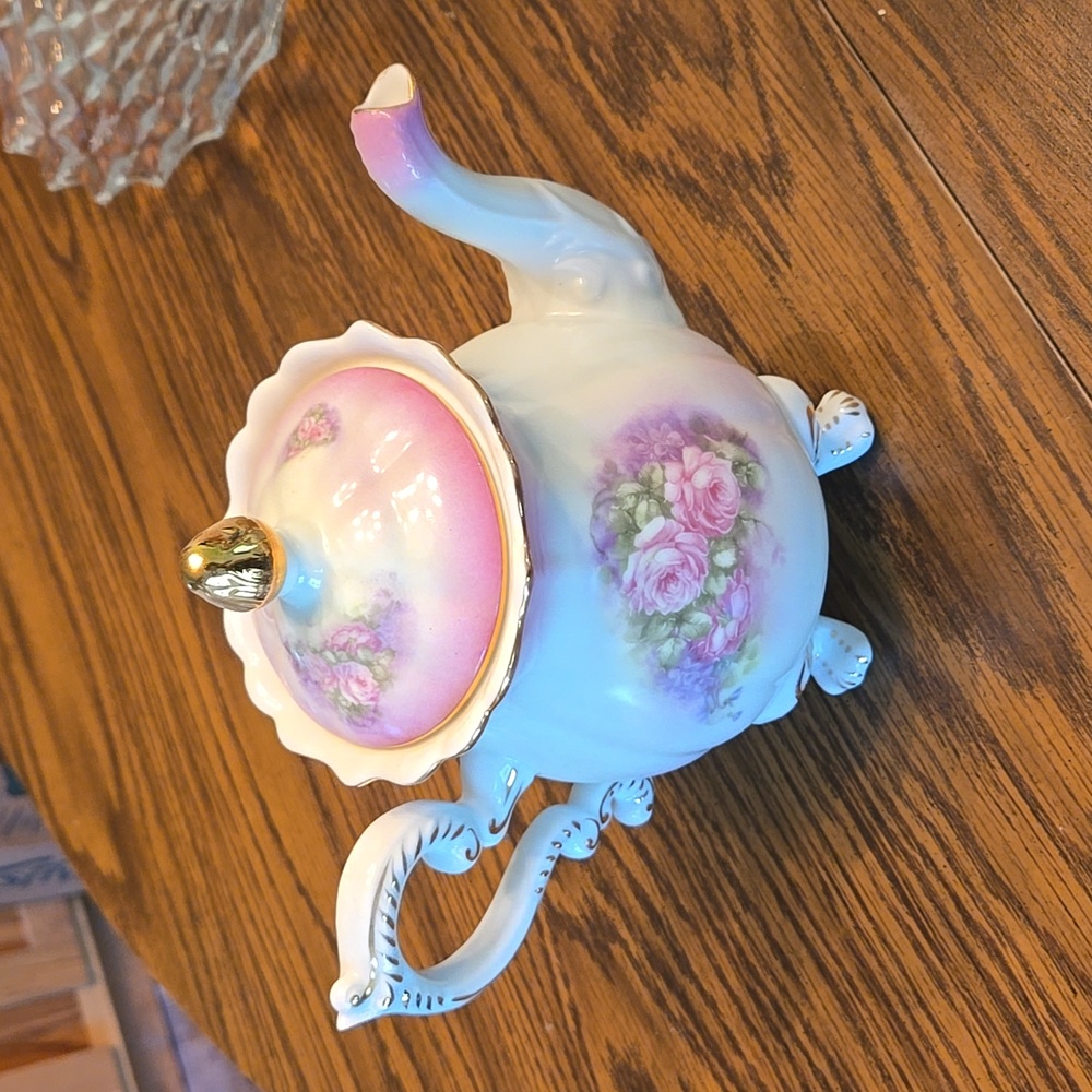Victoria's Garden Teapot